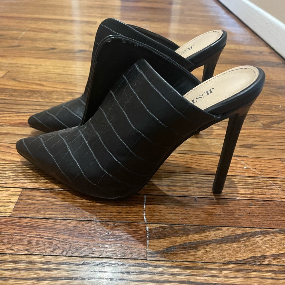 Beutiful heels size US 8.5 run small can fit size 7.5 & 8